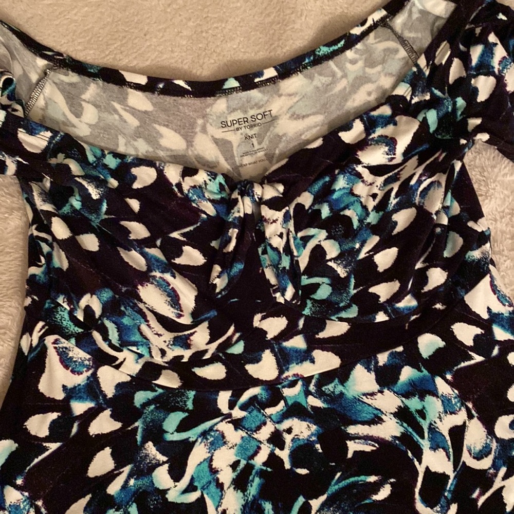 Torrid Top Size 1 Only Worn Once - image 3